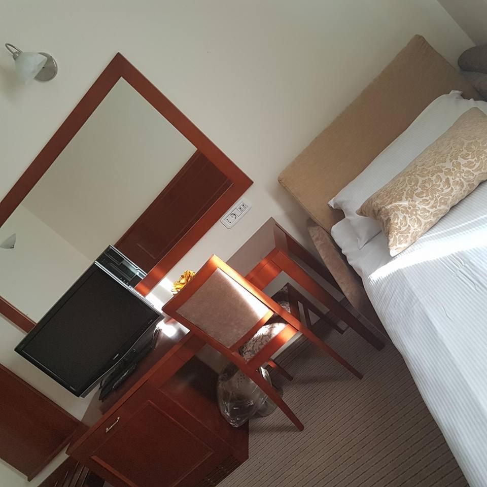 Hotel Cateski Dvorec Catez ob Savi Luaran gambar