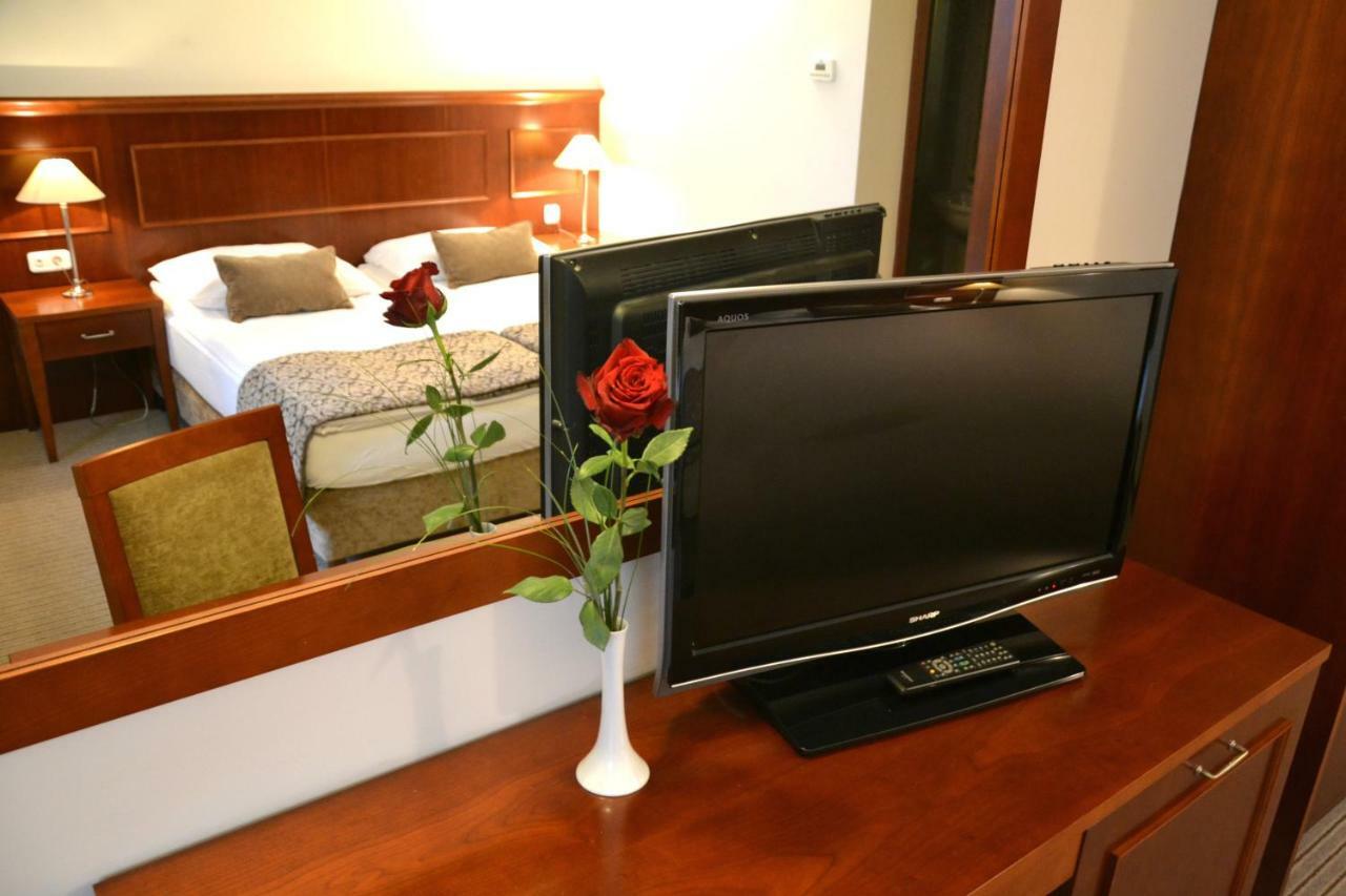 Hotel Cateski Dvorec Catez ob Savi Luaran gambar